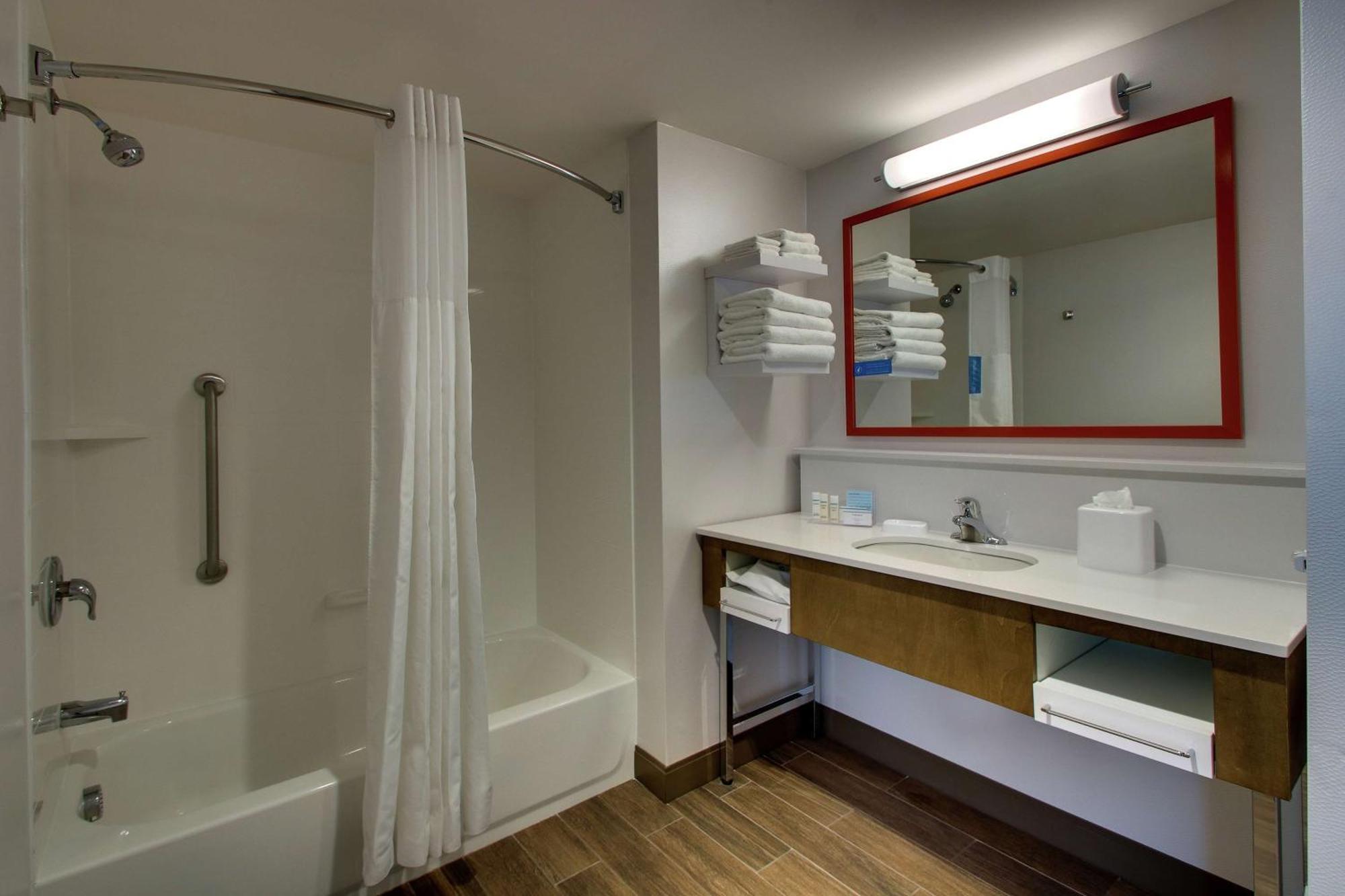 Hampton Inn & Suites By Hilton Southport Exteriör bild