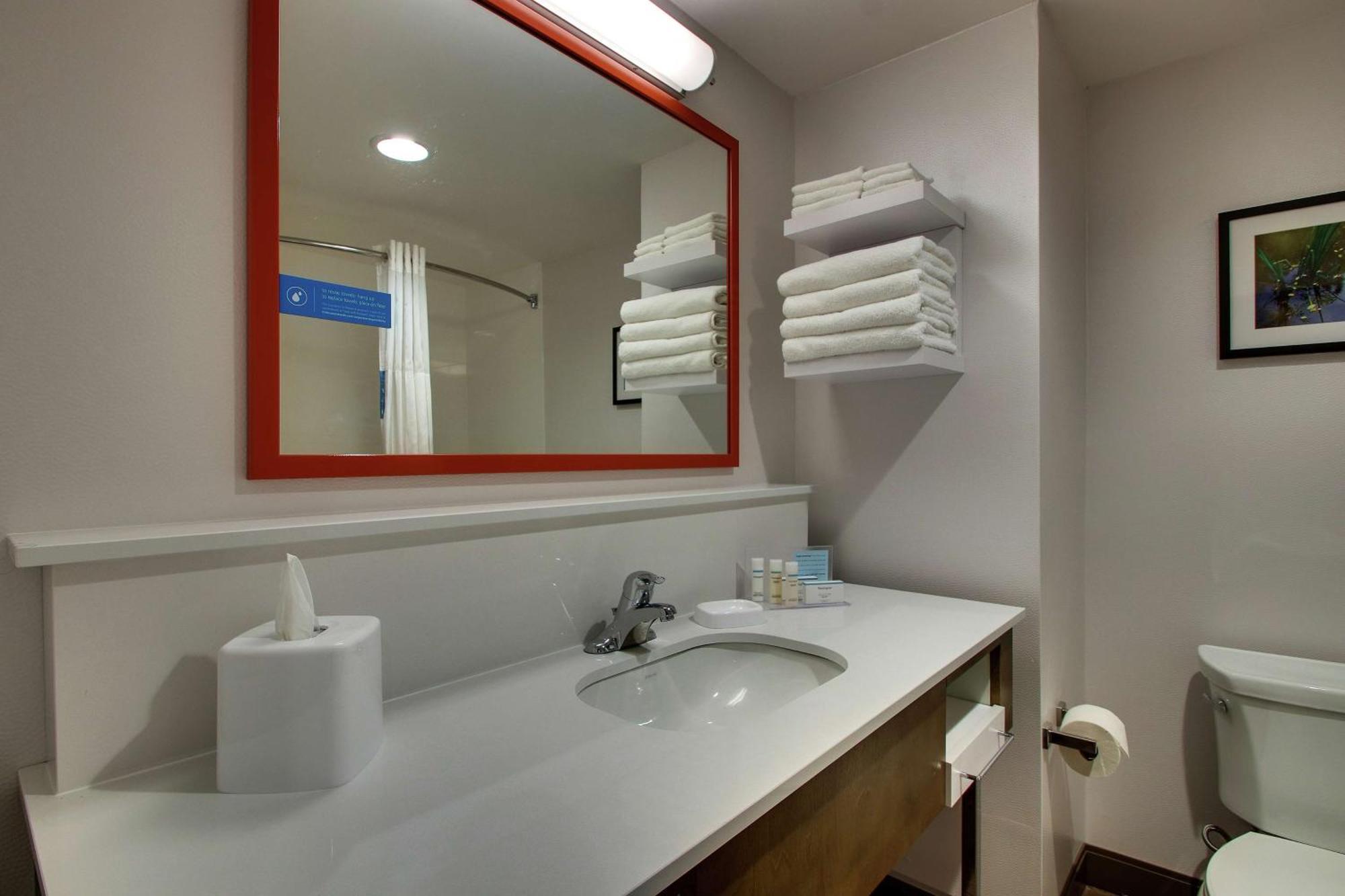Hampton Inn & Suites By Hilton Southport Exteriör bild