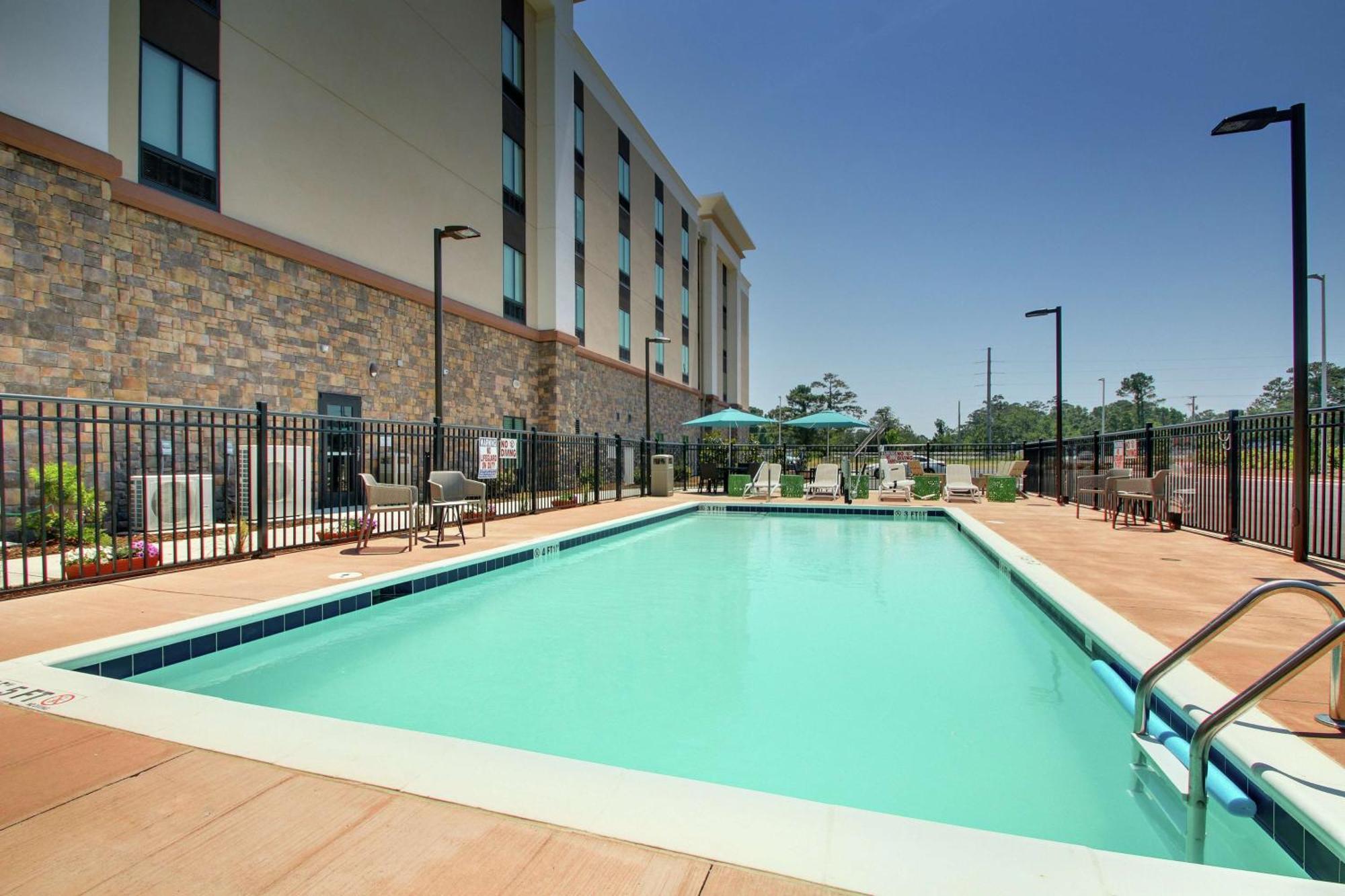 Hampton Inn & Suites By Hilton Southport Exteriör bild