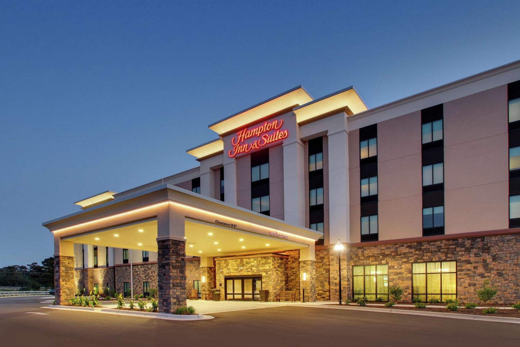 Hampton Inn & Suites By Hilton Southport Exteriör bild