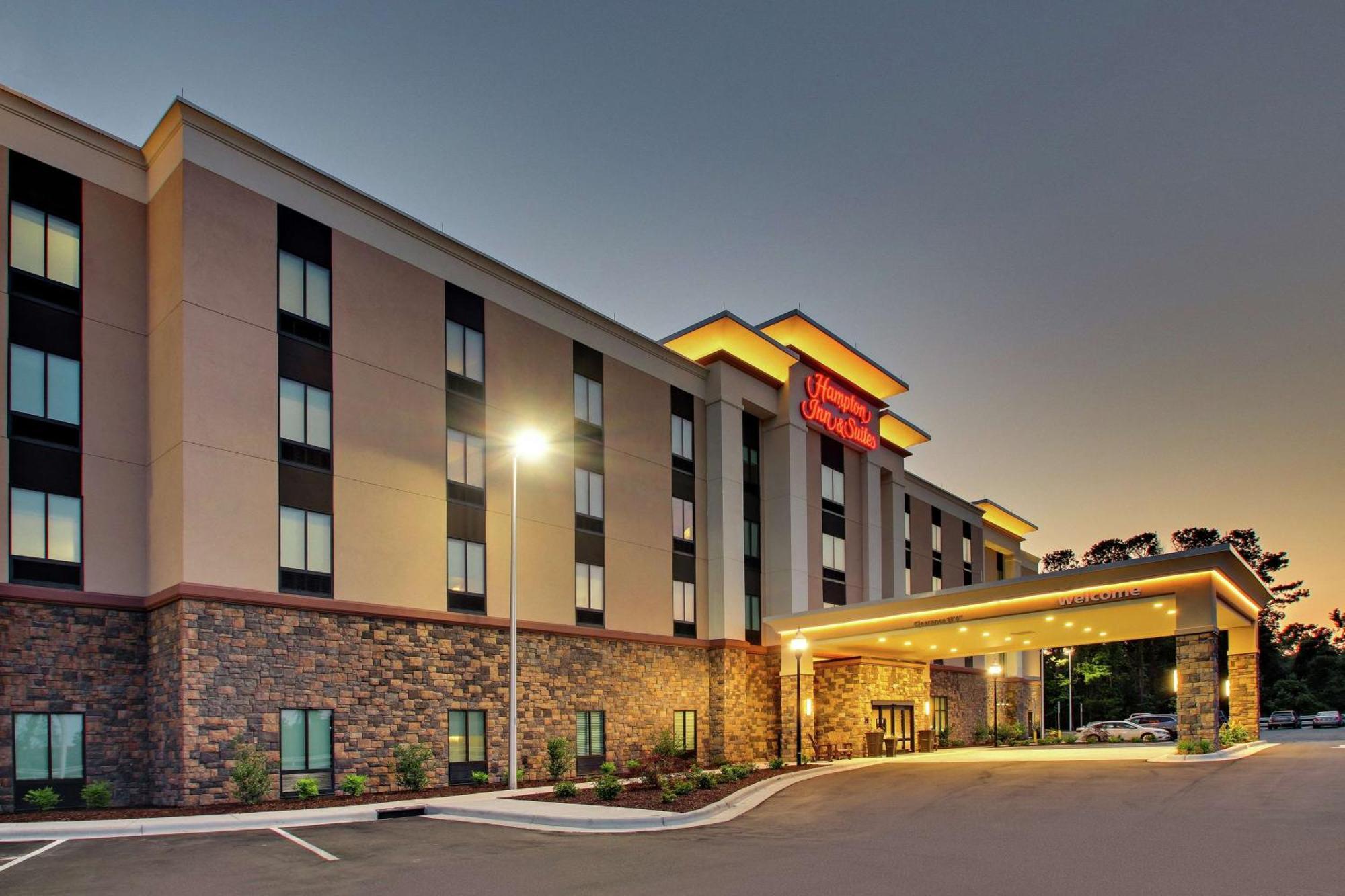 Hampton Inn & Suites By Hilton Southport Exteriör bild