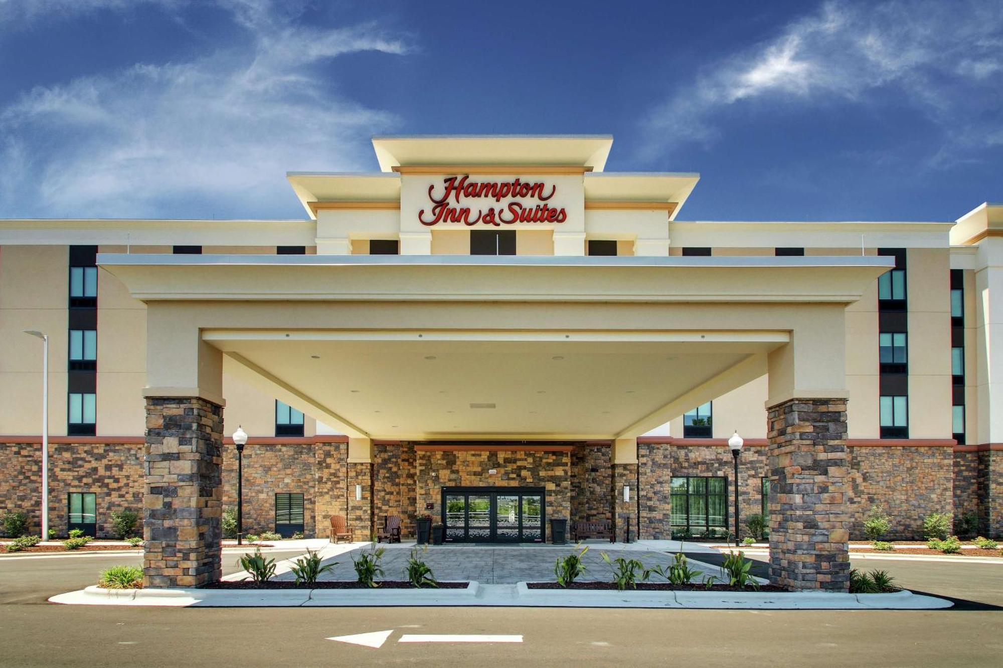 Hampton Inn & Suites By Hilton Southport Exteriör bild
