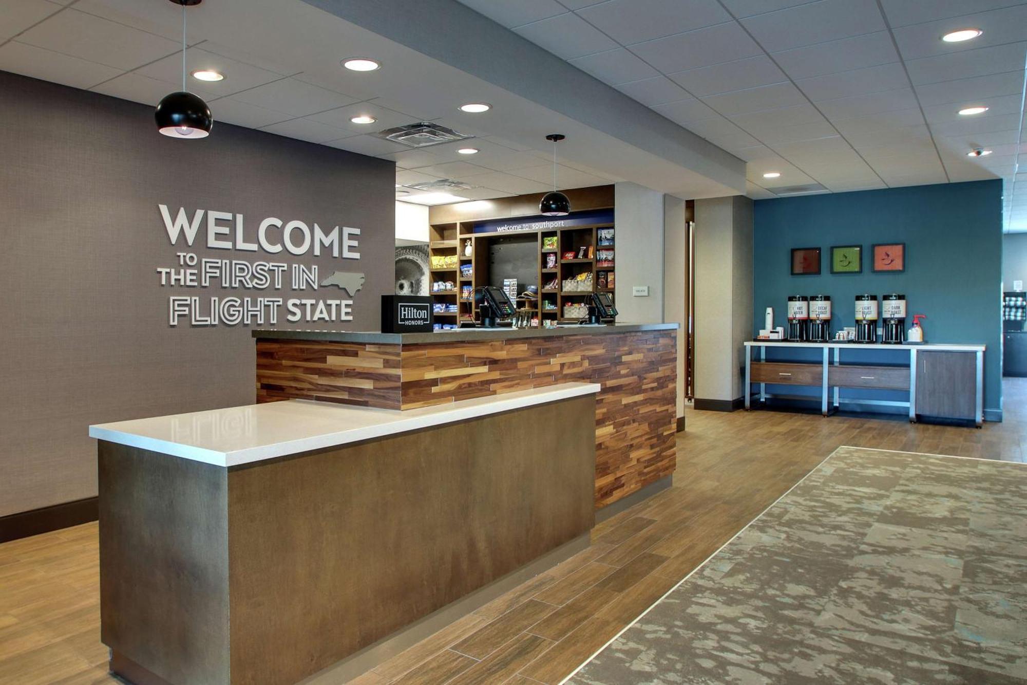 Hampton Inn & Suites By Hilton Southport Exteriör bild